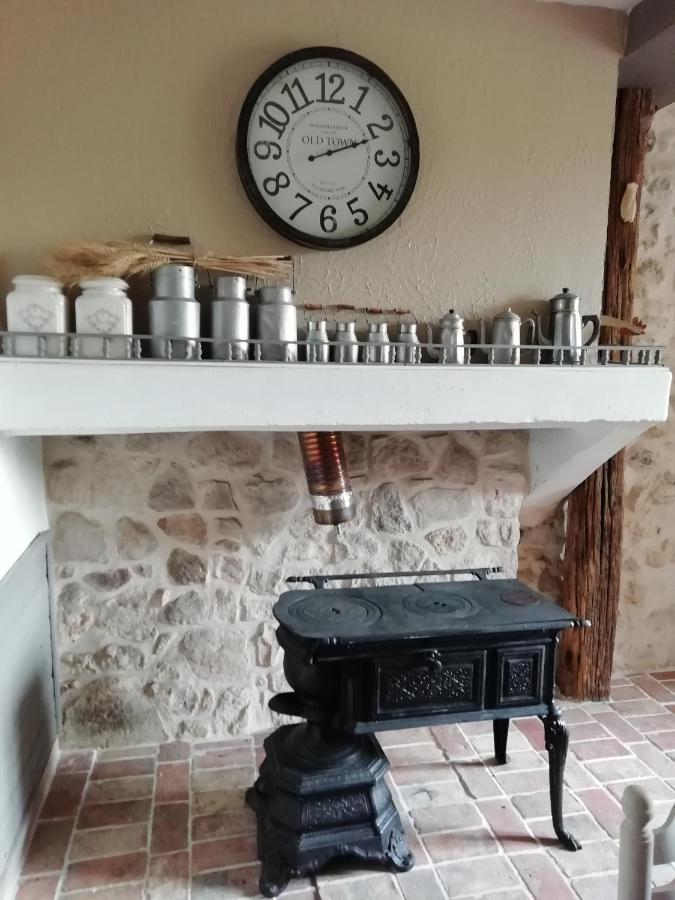 Les Bories En Champagne Villa Montlevon ภายนอก รูปภาพ